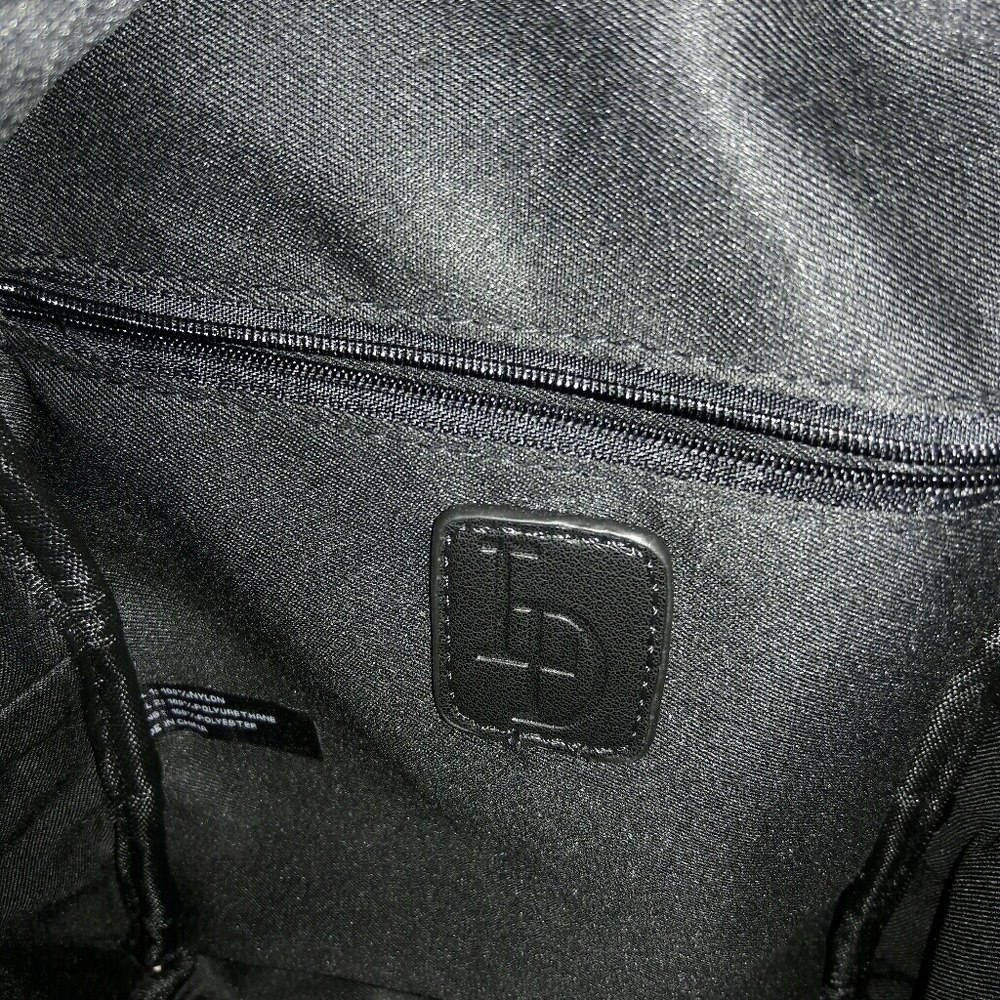 Square Backpack - Picture 3 of 6